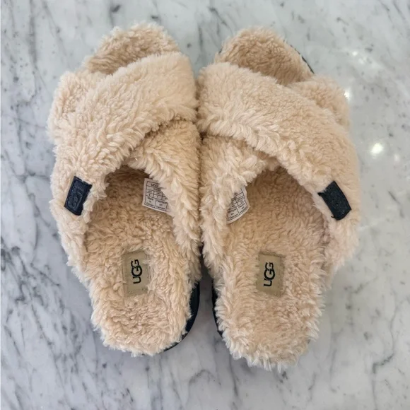 NEW UGG Fuzz Sugar Cross Slides Cream Fuzzy Wool Slippers Women’s Size 9 - Picture 3 of 9